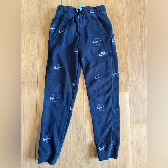 Nike All-Over Print Club Fleece Joggers 'Blue' Boys M - Picture 2 of 8